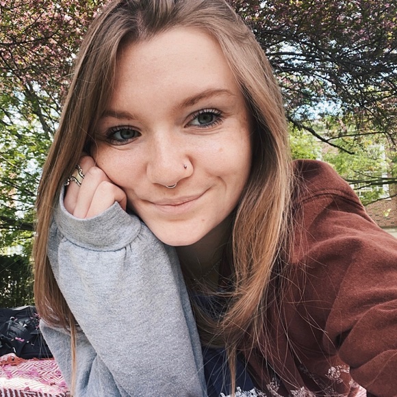 Meet your Posher, Abby - Picture 1 of 1